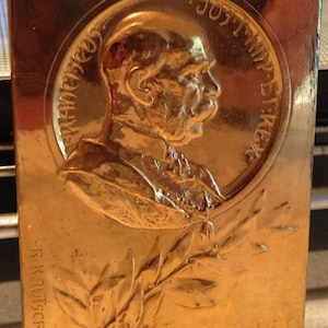 Historical Austria 1908 Original FRANCISCUS JOS. I IMP. Charities Gilded Bronze Medallion Medal by Kautsch