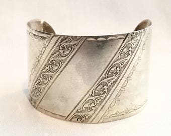 Vintage Sterling Silver Cuff Bracelet Engraved Design size smaller Wrist Adjustable marked Jewelry Accessories