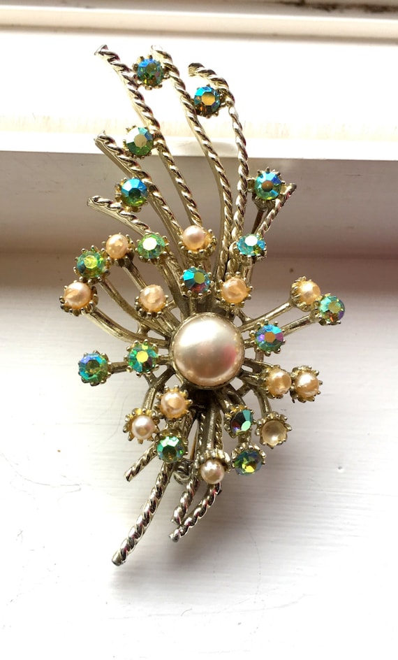 Vintage White Stones & Sparkling Clear Rainbow Rhinestones Gold tone Brooch  Pin