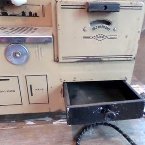 Vintage Empire Toy Stove: Metal Salesman Sample, Electric Oven