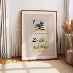 Peut inclure: Une affiche vintage encadrée avec les lettres Y et Z. La lettre Y est associée à une illustration d'if, et la lettre Z est associée à une illustration d'un zébu. Le texte indique "Y is a YEW-TREE a hundred years old" et "Z is a very good ZEBU, I'm told."