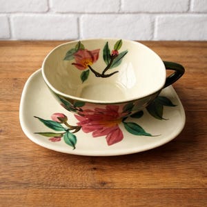 Taza y platillo Red Wing Pottery Blossom Time pintados a mano con motivos florales estilo cottagecore vintage
