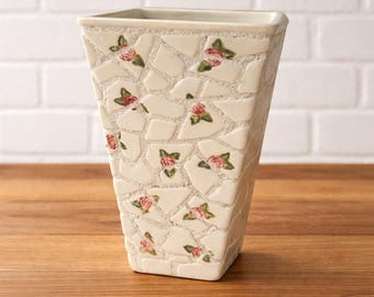 Burton & Burton Mosaic Rose-vaas 8" hoog taps toelopend vierkant keramiek roze bloemen f/b