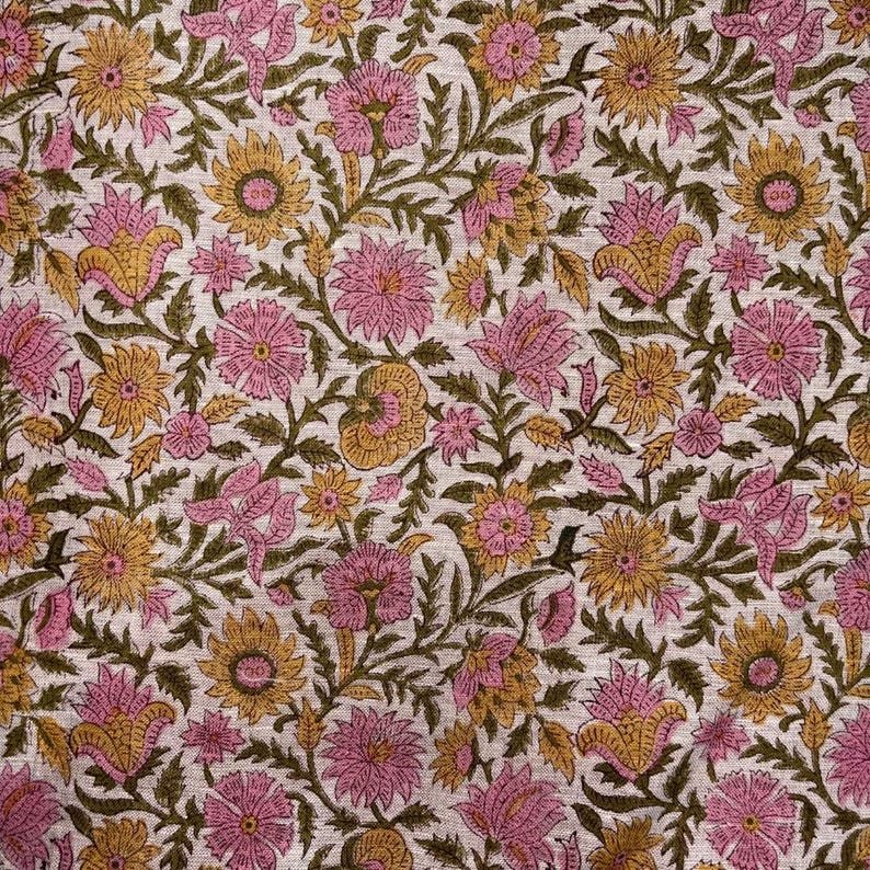 Kaavi linnen stof met bloemenprint en blokmotief, roze mosterdkleurige jaal-motief, meubelstof, kussens, gordijnen, woondecoratie afbeelding 2