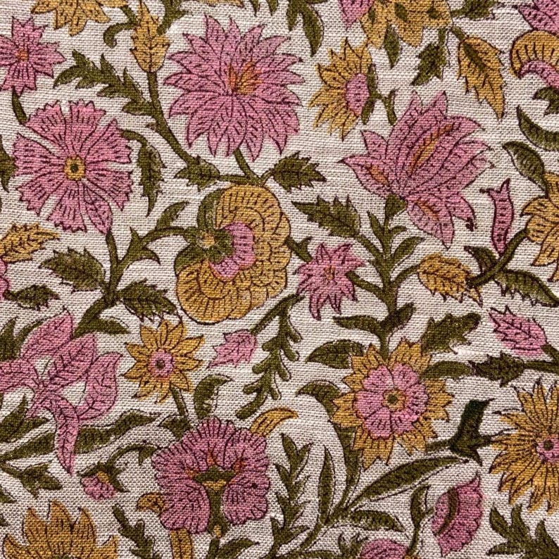 Kaavi linnen stof met bloemenprint en blokmotief, roze mosterdkleurige jaal-motief, meubelstof, kussens, gordijnen, woondecoratie afbeelding 1