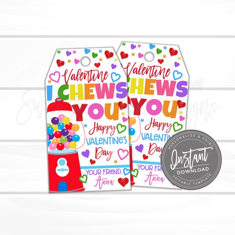 Może przedstawiać: Dwie drukowane etykiety na prezenty walentynkowe z automatem do gum do żucia z tekstem "I Chews You" i "Happy Valentine's Day". Etykiety są ozdobione sercami i gwiazdami w r&oacute;żnych kolorach.