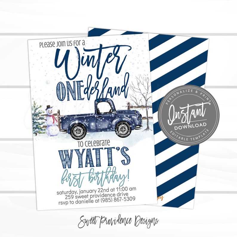 Op de afbeelding: Een winterthema verjaardagsuitnodiging met een blauwe pick-up truck, sneeuwpop en de tekst "Winter ONEderland". De uitnodiging is voor Wyatt's eerste verjaardag, met evenement details en een logo.