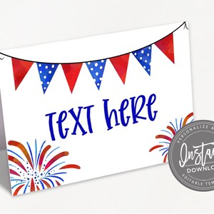 Puede incluir: Una tarjeta blanca plegada con una guirnalda de banderines rojos y azules de lunares en la parte superior, texto azul "TEXT HERE" en el centro e ilustraciones de fuegos artificiales rojos y azules abajo con una insignia circular "INSTANT DOWNLOAD".