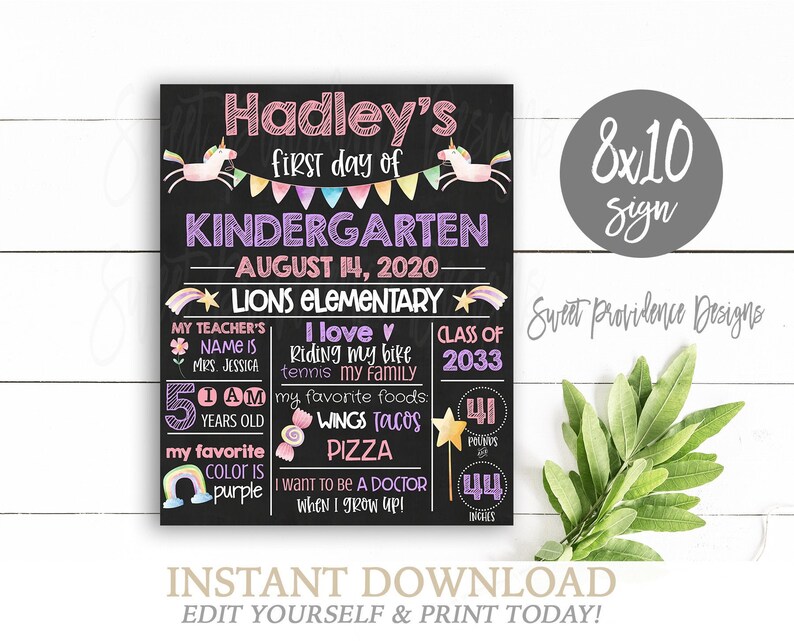 Puede incluir: Un cartel imprimible de 20,3 x 25,4 cm para el primer d&iacute;a de jard&iacute;n de infantes de un ni&ntilde;o. El cartel presenta un unicornio, arco&iacute;ris y el texto "Hadley's First Day of Kindergarten - August 14, 2020 - Lions Elementary".