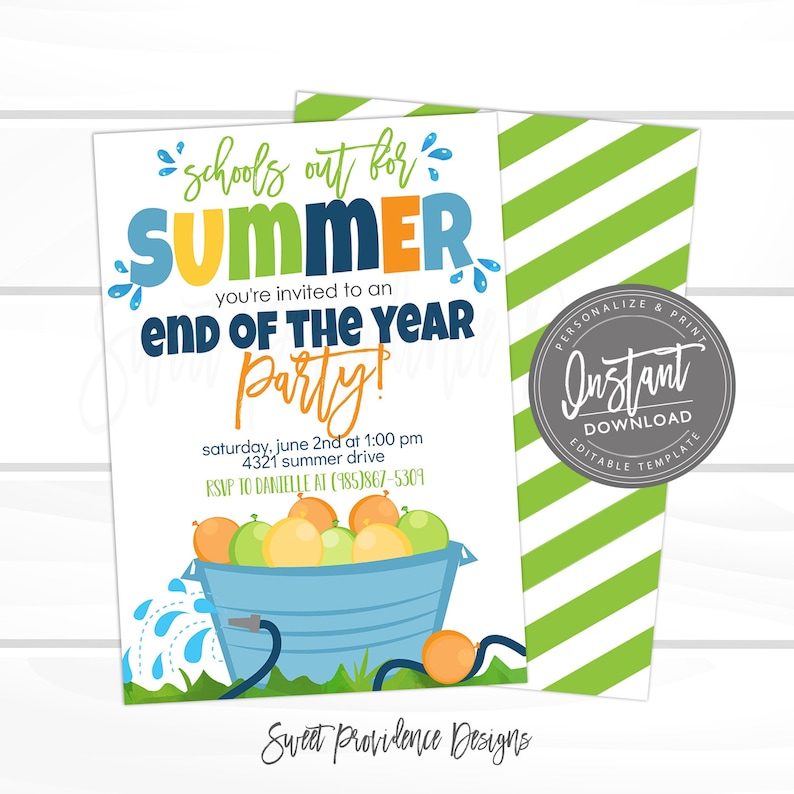 Pode incluir: Um convite azul e verde para uma festa de fim de ano. O convite diz "As aulas acabaram para o ver&atilde;o! Voc&ecirc; est&aacute; convidado para uma festa de fim de ano!" O convite tamb&eacute;m inclui uma data, hora e endere&ccedil;o. O convite tem uma imagem de desenho animado de um balde azul com bal&otilde;es verdes e laranja.