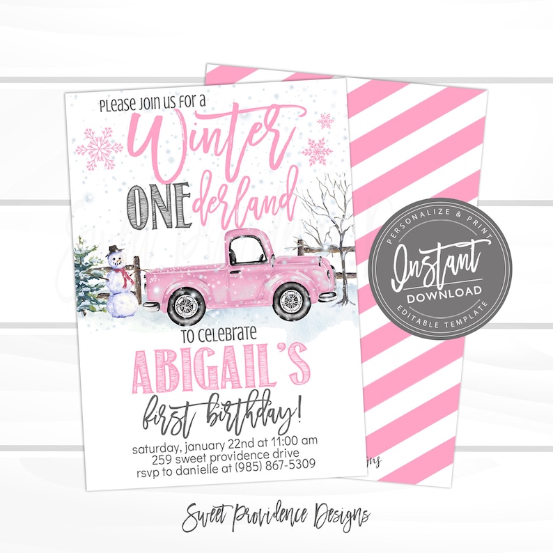 Peut inclure: Invitation rose et blanche pour un premier anniversaire. Elle pr&eacute;sente un camion rose, un bonhomme de neige et les mots "Winter ONE derland" et "Abigail's first birthday!" Le verso est &agrave; rayures diagonales roses et blanches.