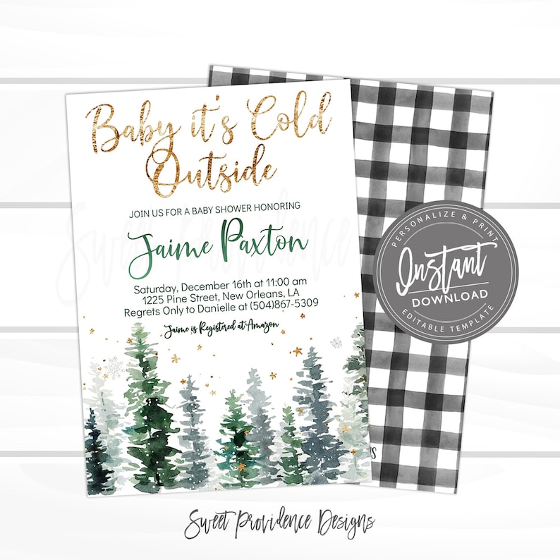 Pu&ograve; includere: Un invito per un baby shower con il testo "Baby it's Cold Outside" in oro glitterato. L'invito presenta un design a foresta ad acquerello e il nome "Jaime Paxton". Include un motivo a scacchi in bianco e nero.