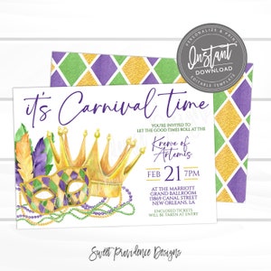 Op de afbeelding: Een witte uitnodigingskaart met gouden en paarse accenten. De tekst luidt "it's Carnival time" en "Krewe of Artemis". De datum is 21 februari om 19:00 uur. De uitnodiging is voor een Mardi Gras-evenement in de Marriott Grand Ballroom in New Orleans.