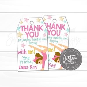 Puede incluir: Dos etiquetas de agradecimiento rosas y blancas con una gimnasta de dibujos animados haciendo una parada de manos. El texto en las etiquetas dice "Gracias por saltar, hacer volteretas y jugar conmigo! Tu amiga, Emma Ray".