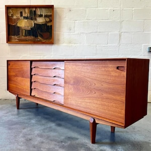 Walnut Mid-Century TV Console with Fluted Cabinets & Open Shelves,Modern Wooden TV Stand,Luxury Curved Media Console | Handmade Walnut,