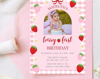 ベリーの1歳の誕生日招待状テンプレート、ピンクと赤のイチゴの写真入り招待状、Canvaで編集