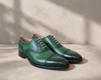 Zapatos Oxford Brogue con puntera reforzada, hechos a mano en verde bosque patinado para hombre / Piel de vacuno auténtica / Zapatos de vestir bruñidos a medida / Regalo