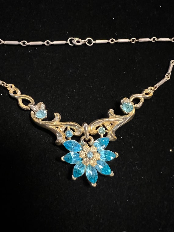 Beautiful unsigned midcentury blue flower choker … - image 2