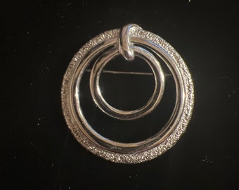 Sarah Coventry 1974 “Circlet” brooch silvertone