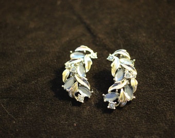 SARAH COVENTRY Royal Highness Demi Parure Clip on earrings Milk beads earrings vintage Sarah coventry earrings