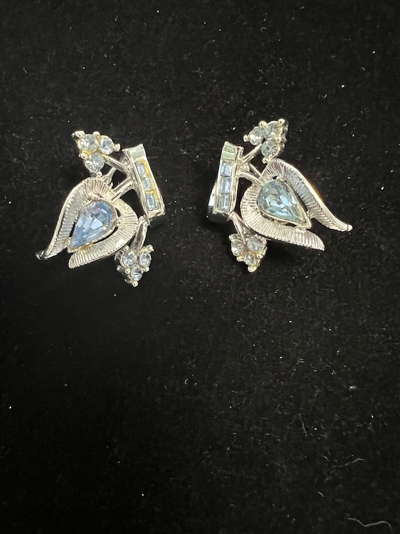 Coro baby blue rhinestone flower style clip earrin