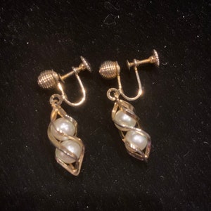 Sarah Coventry  1958 "Twirling Pearls” screwback earrings