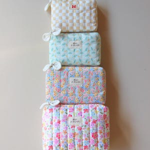 Zipper pouch sewing pattern with neat edges and structured body