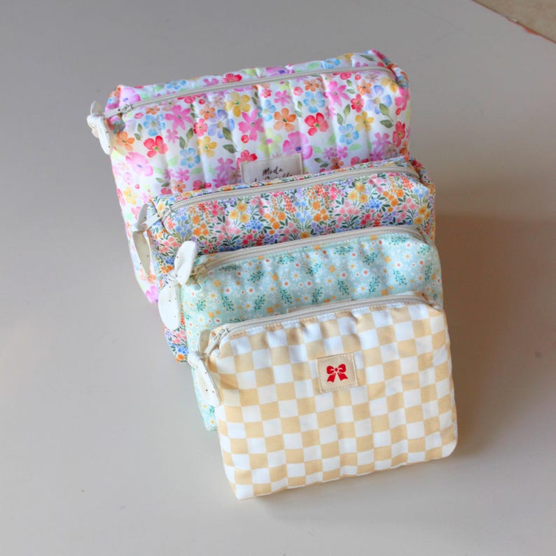 Easy zipper pouch sewing pattern suitable for beginners