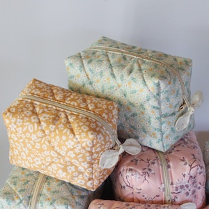 Modern quilted purse and makeup bag sewing pattern