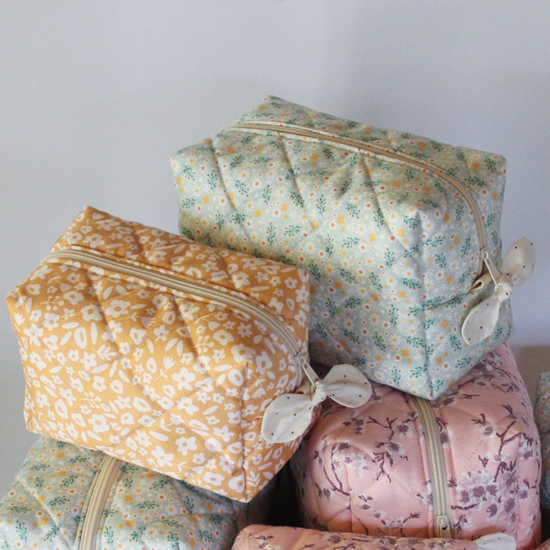 Modern quilted purse and makeup bag sewing pattern