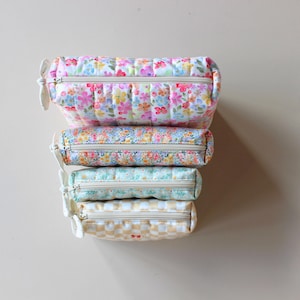 Beginner sewing project for quilted cosmetic pouch with zipper