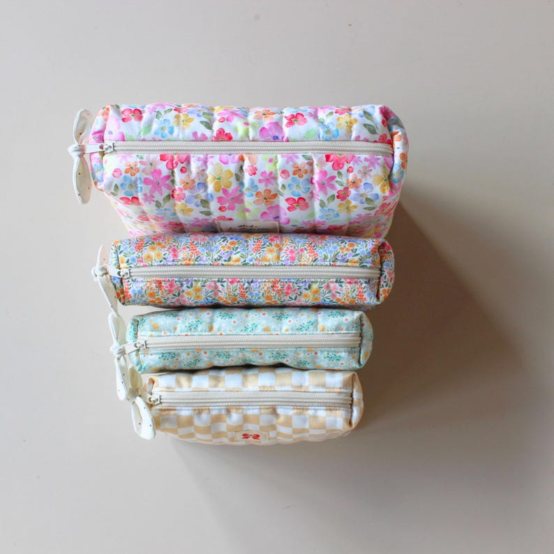 Beginner sewing project for quilted cosmetic pouch with zipper