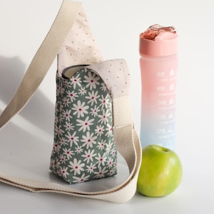 Sustainable lunch bag alternative for carrying glass water bottles or coffee tumblers.