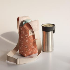 Tumbler bag sewing project, adjustable crossbody water bottle holder for travel and walking