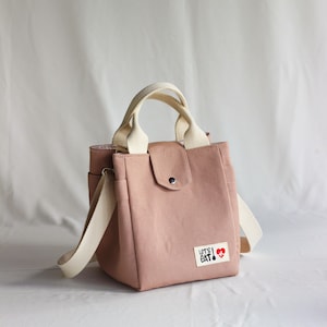 Messenger bag for lunch, showing the sturdy construction and professional finishing.