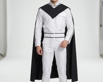 Traje de vuelo blanco personalizado de Mandalorian con capa negra / Disfraz de cazarrecompensas de ciencia ficción / Disfraz de guerrero espacial