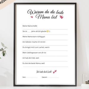 Può includere: Stampa con cornice nera con il testo tedesco "Warum du die beste Mama bist" (Perché sei la mamma migliore). La stampa include prompt da compilare e la frase "Ich hab dich Lieb!" (Ti amo!).