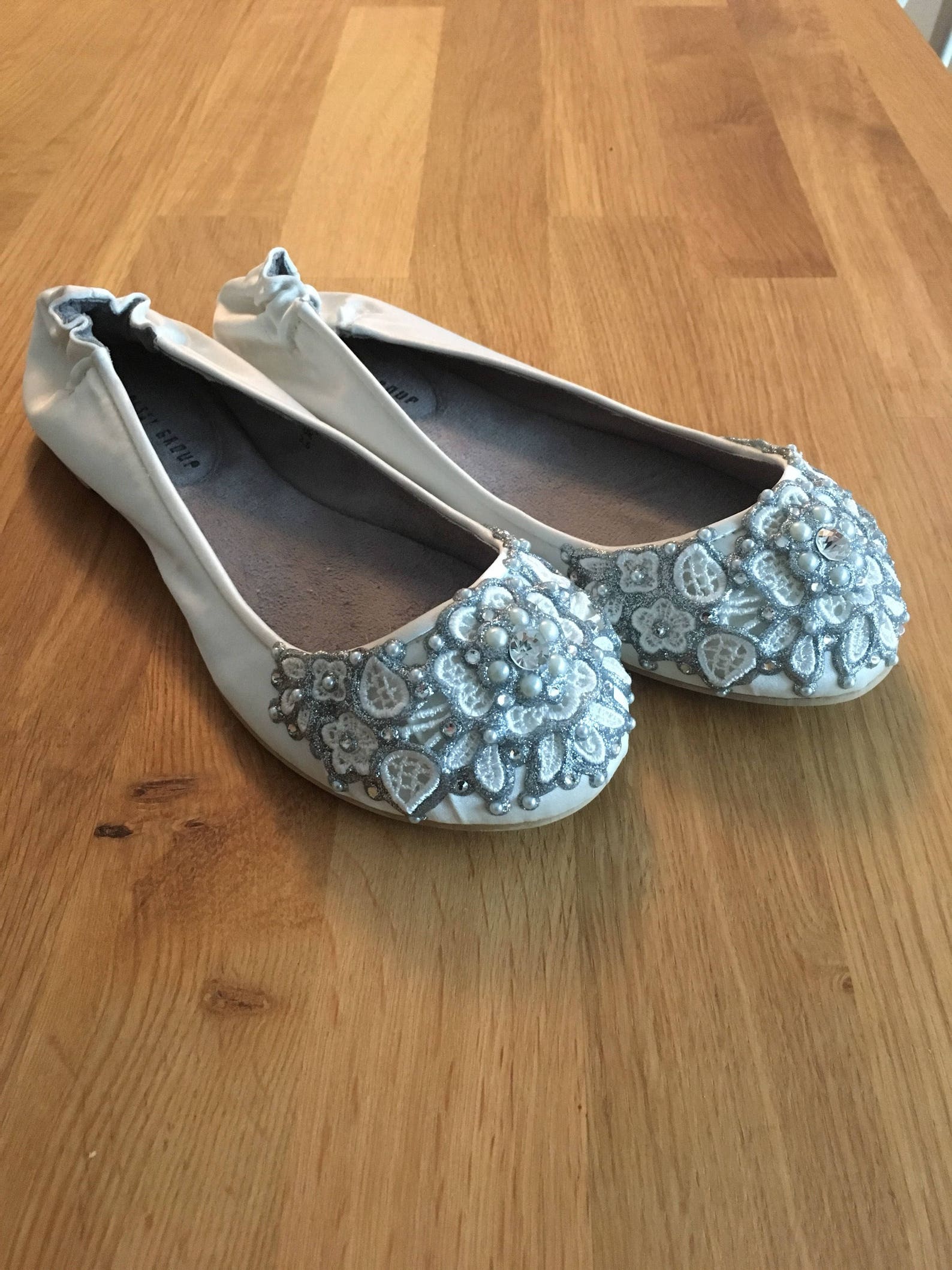 sale - size 6 ivory spring garden bridal scrunchy back ballet flats