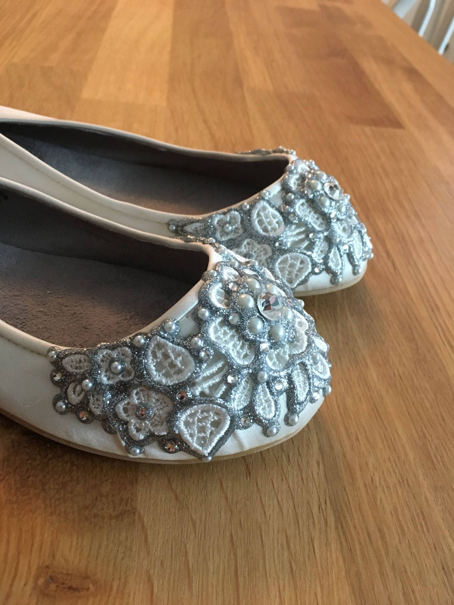 sale - size 6 ivory spring garden bridal scrunchy back ballet flats