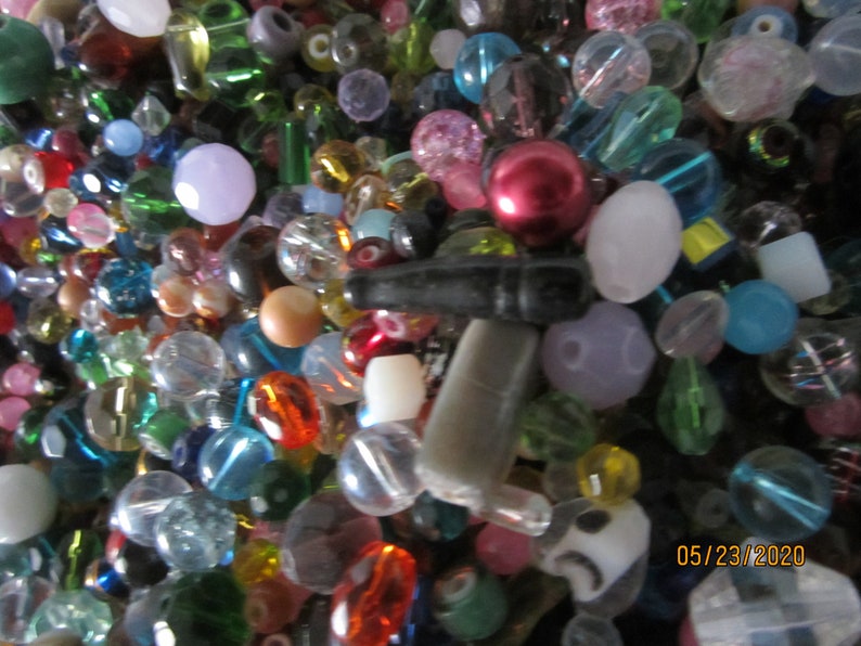 200 Mixed Assorted Bulk Glass Beads image 3