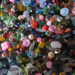 200 Mixed Assorted Bulk Glass Beads image 2