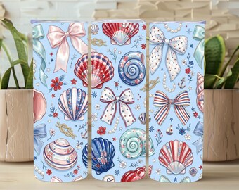 Vaso térmico estilo preppy costero, diseño de vaso térmico delgado de 20 oz con diseño patriótico veraniego de conchas marinas y lazos, estilo playero moderno (PNG)