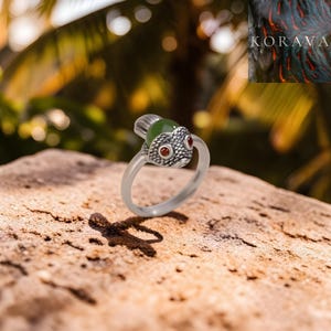 Anillo de pez verde en plata de ley 925, accesorio de fauna tropical de acrílico.