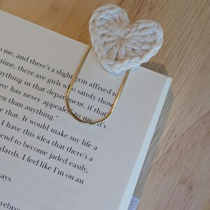 Marque-page cœur au crochet fait main, idée cadeau pour elle, lectrice, amateur de livre, fête des mères, enseigantes, professeurs
