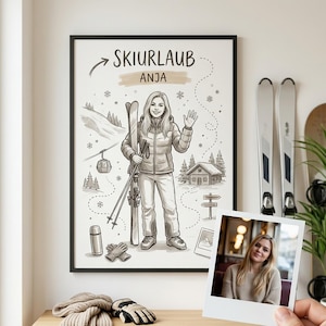 Può includere: Un poster da parete incorniciato con un disegno a linee in bianco e nero di una persona con attrezzatura da sci e il testo "SKIURLAUB" e "ANJA" in alto. L'illustrazione include uno skilift, una baita, alberi, fiocchi e sci.