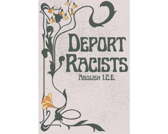 以下が含まれることがあります： 「DEPORT RACISTS」の文字がダークグリーンの様式化された文字で書かれた長方形のポスター。「ABOLISH I.C.E.」というフレーズが下にあります。デザインには、ダークグリーンとオレンジ色の花の要素とつるの要素が含まれており、テクスチャ加工された明るいベージュの背景が使用されています。