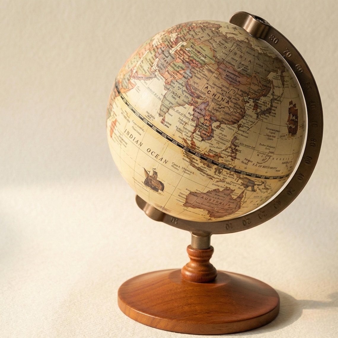 Mappamondo in legno massello, scrivania in legno vintage, mappa ...