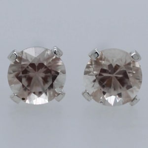 Oregon Sunstone Light Schiller-oorbellen in sterlingzilver 3 mm, .2tcw #br3s1-3