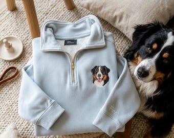 Personligt broderat husdjursporträtt med kvarts dragkedja • Hund/katt-tröja med dragkedja tillverkad av foto • Unik present att minnas
