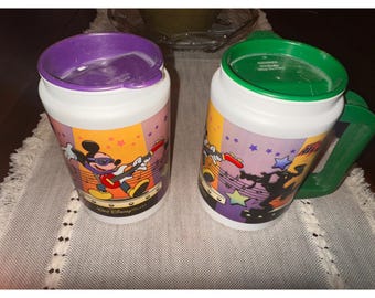 Vintage Walt Disney World All-Star-Music-Resort-Reise-Becher-Set 2 Mickey Goofy